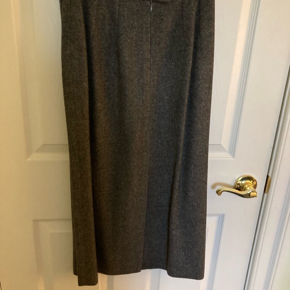 Burberrys’ camel hair double breasted gray skirt suit. Vintage 90’s. Size 6. - Picture 10 of 10